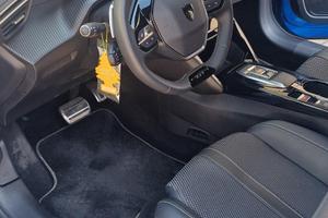 Peugeot 208 gt line hybrid 136cv 07/24 11000 km