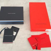 Scatole Tommy Hilfiger e Valentino
