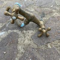 Rubinetto in ottone antico