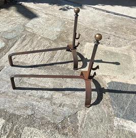 Coppia Alari da Camino Antichi Ferro  e Ottone