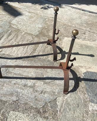Coppia Alari da Camino Antichi Ferro  e Ottone