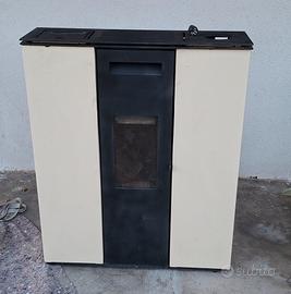 Stufa a pellet 10 kw cannalizabile salvaspazio. 