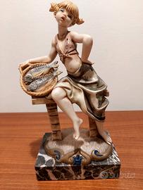 Statuina degli anni "50 in resina su base in marmo