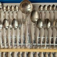 Servizio da 12 persone in argento.