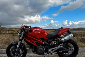 2010 ducati monster 696