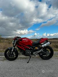 2010 ducati monster 696