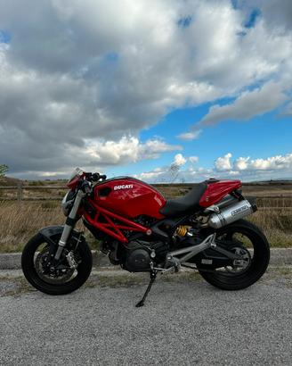 2010 ducati monster 696
