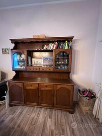 Mobile legno vecchio stile con cristalliera