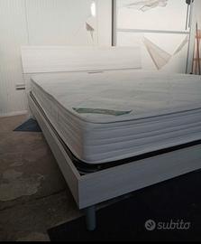 Letto matrimoniale con materasso