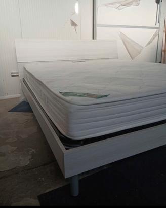 Letto matrimoniale con materasso