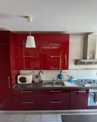 Cucina laccata rossa