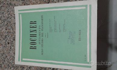 Libro con spartiti musicali