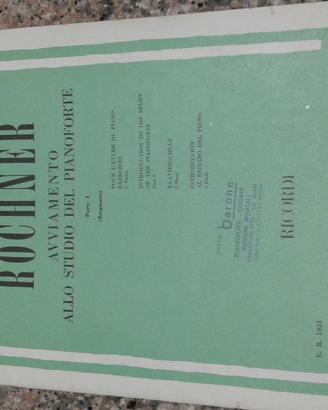 Libro con spartiti musicali
