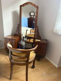 Console con specchio e poltroncina