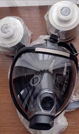 Maschera facciale con due filtri