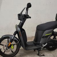 Scooter  elettrico Askoll 125