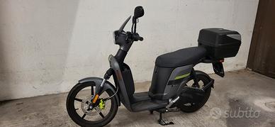 Scooter  elettrico Askoll 125