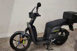 Scooter  elettrico Askoll 125