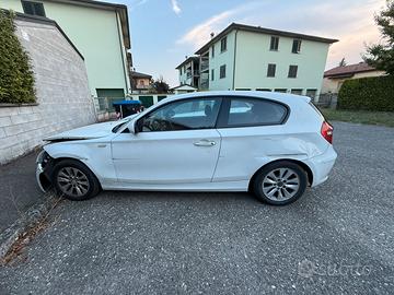 Bmw 116d 2010 incidentata
