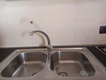 lavandino marca franke in acciaio con rubinetto