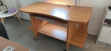 Scrivania in legno
