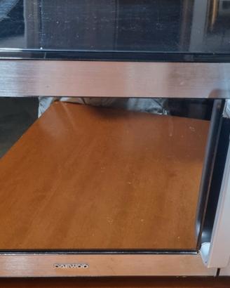 Microonde combinato con grill ed aria calda 