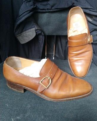 Scarpe in pelle con fibia