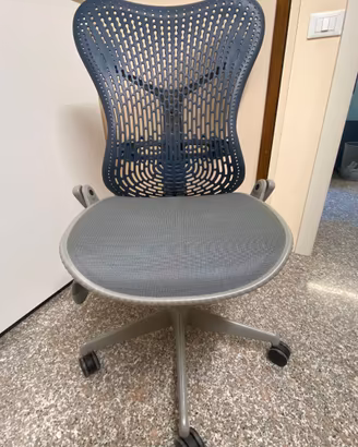 Sedia Herman Miller Mirra 1