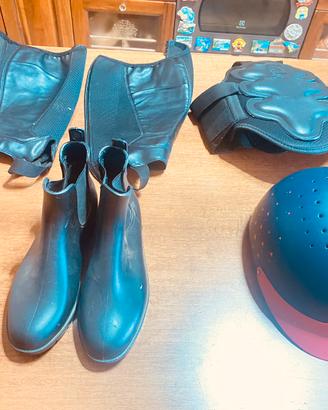 Materiale vario per equitazione