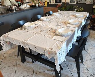 Tovaglia ricamata 165x300 con 6 tovaglioli
