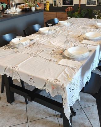 Tovaglia ricamata 165x300 con 6 tovaglioli