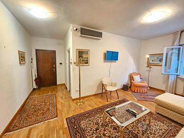 ALLOGGIO IN ZONA GIARDINI PERLASCA, balcone e cant