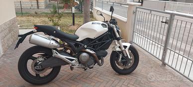 DUCATI MONSTER 696