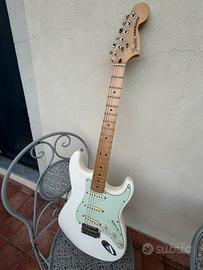 Fender Deluxe Series Roadhouse Stratocaster