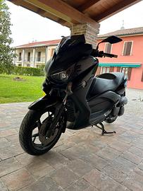 Yamaha X MAX 250