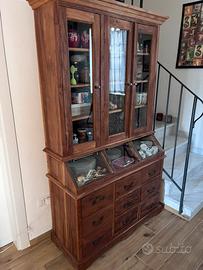 Credenza country in massello  realizzata a mano .