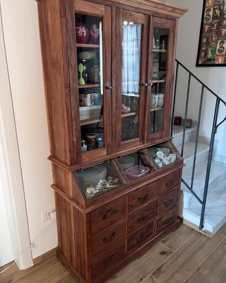 Credenza country in massello  realizzata a mano .