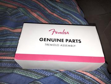 FENDER GENUINE PARTS TREMOLO ASSEMBLY NUOVO 