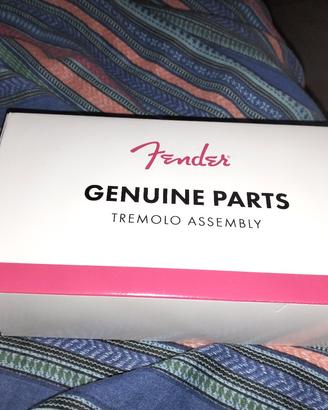 FENDER GENUINE PARTS TREMOLO ASSEMBLY NUOVO 