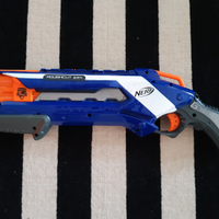 Nerf RoughCut 2x4 con dardi