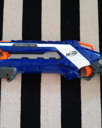 Nerf RoughCut 2x4 con dardi