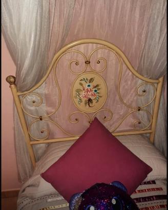 Letto simgolo in ferro battuto shabby chic
