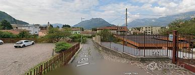 Stanza singola a Lecco con giardino e terrazzo