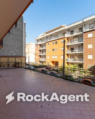 Appartamento di 259 m² con più di 5 locali a Catan
