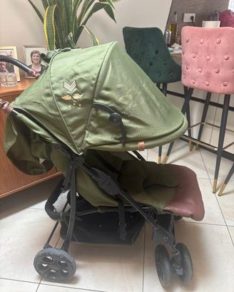 Passeggino verde militare