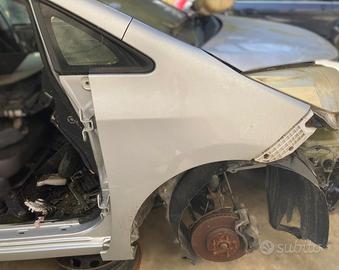 PARAFANGO ANTERIORE DESTRO SUBARU Trezia Serie PAR
