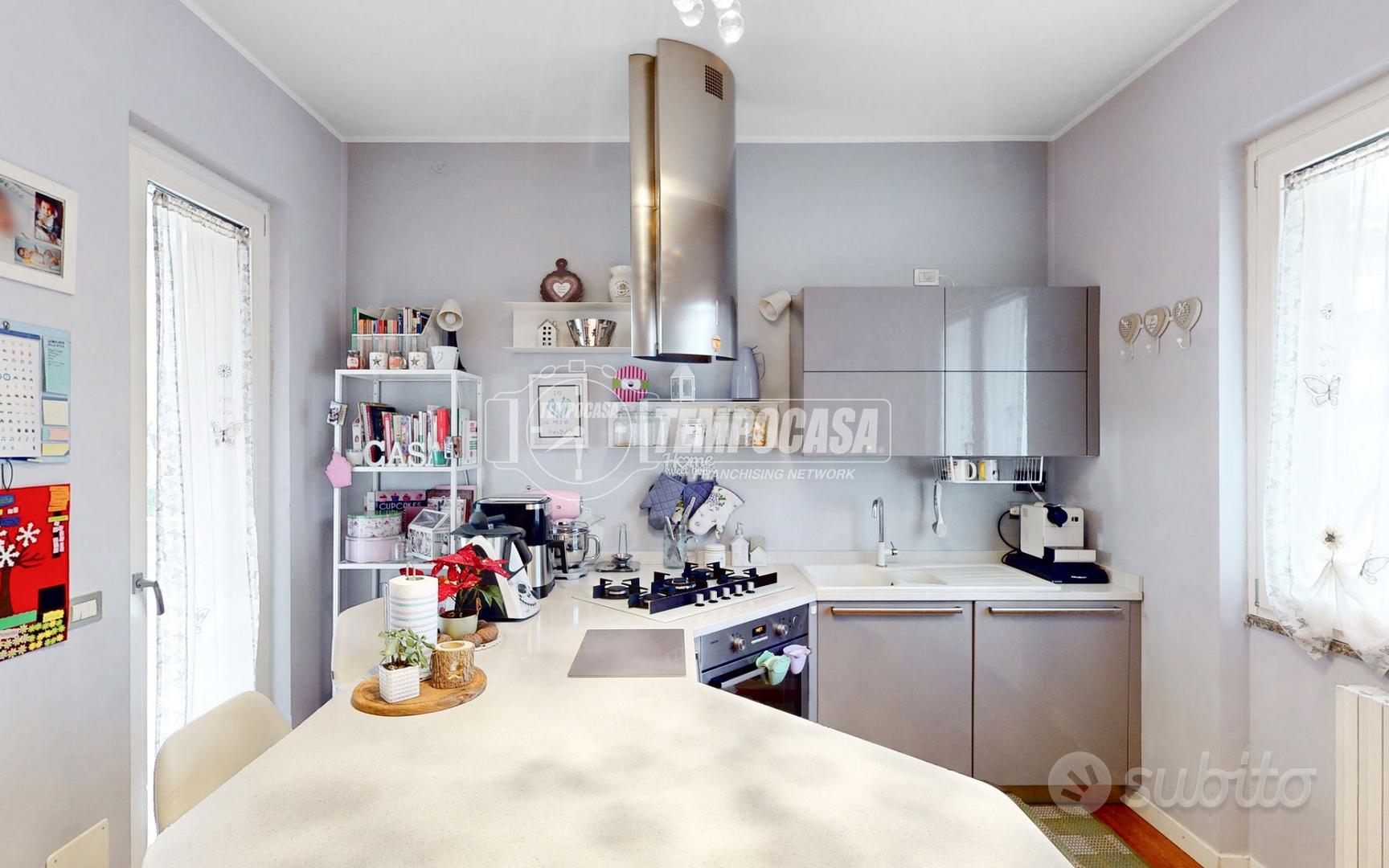 SPLENDIDA VILLA BIFAMILIARE CON GIARDINO, TERRAZZO - Altro