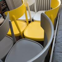 Sedie in legno colorate stile Milano