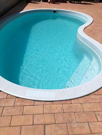 Piscina in vetro resina