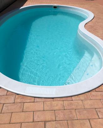 Piscina in vetro resina